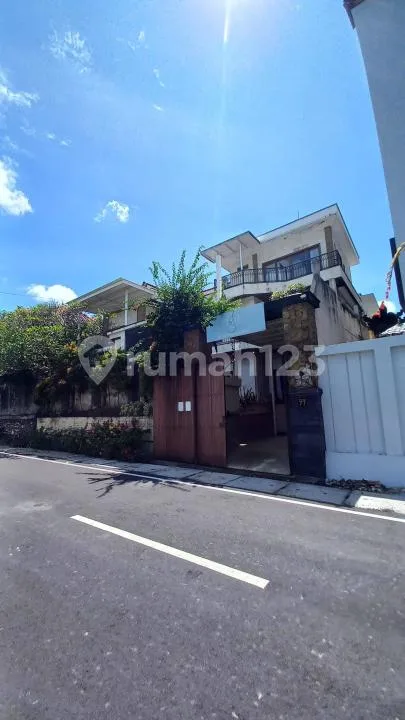 Villa Furnished 3 Lantai Kolam Renang di Legian - Image 2 of 4