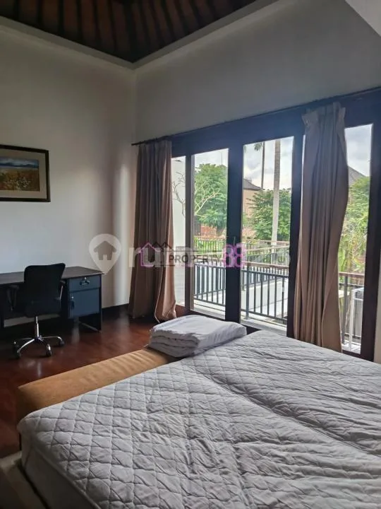 Villa Mewah Siap Huni dengan Kolam Renang Pribadi di Lokasi Strategis Tibubeneng Canggu - Image 2 of 4
