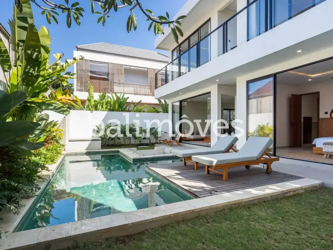 Vila Dua Lantai Empat Kamar Tidur Baru di Tepi Pantai Sanur - Image 10 of 10