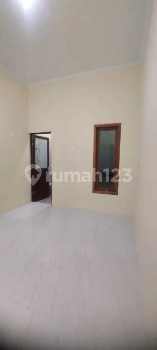 Sewa Rumah Baru Modern Minimalis Grogol Carik - Lokasi Strategis, Nyaman & Siap Huni! - Image 3 of 4