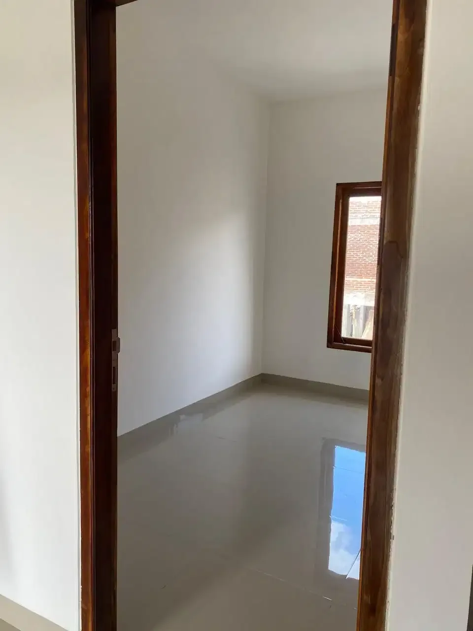 FOR RENT RUMAH BARU 2LT ADA 3 BR LOKASI BAGUS DENPASAR BARAT - Image 7 of 10