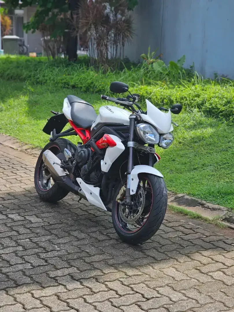 Triumph Street Triple 675R 2015, kondisi cakep, full mulus, noPR - Image 3 of 10