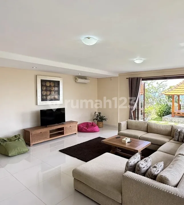 Villa Pemandangan Laut dan Airport Ungasan Lingkungan Villa - Image 2 of 4