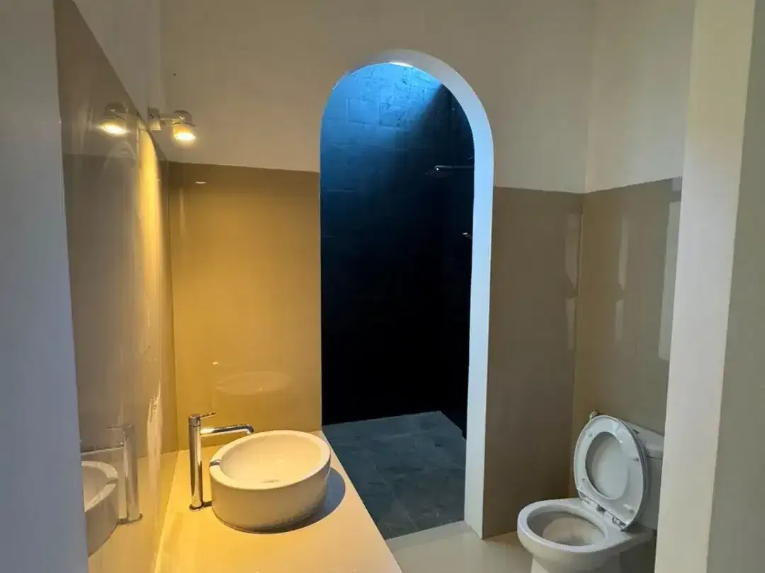 Tropical Villa: Modern Standalone Home with Sunset Views in Tibubeneng, Canggu - Image 8 of 10