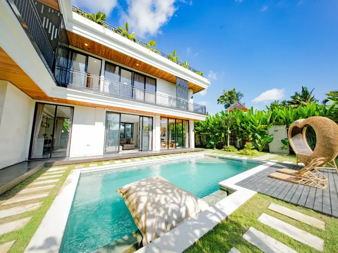 Freehold - Ubud Hideaway Rooftop Garden Villa with Stunning Mount Agung Views, Bali - Image 3 of 10