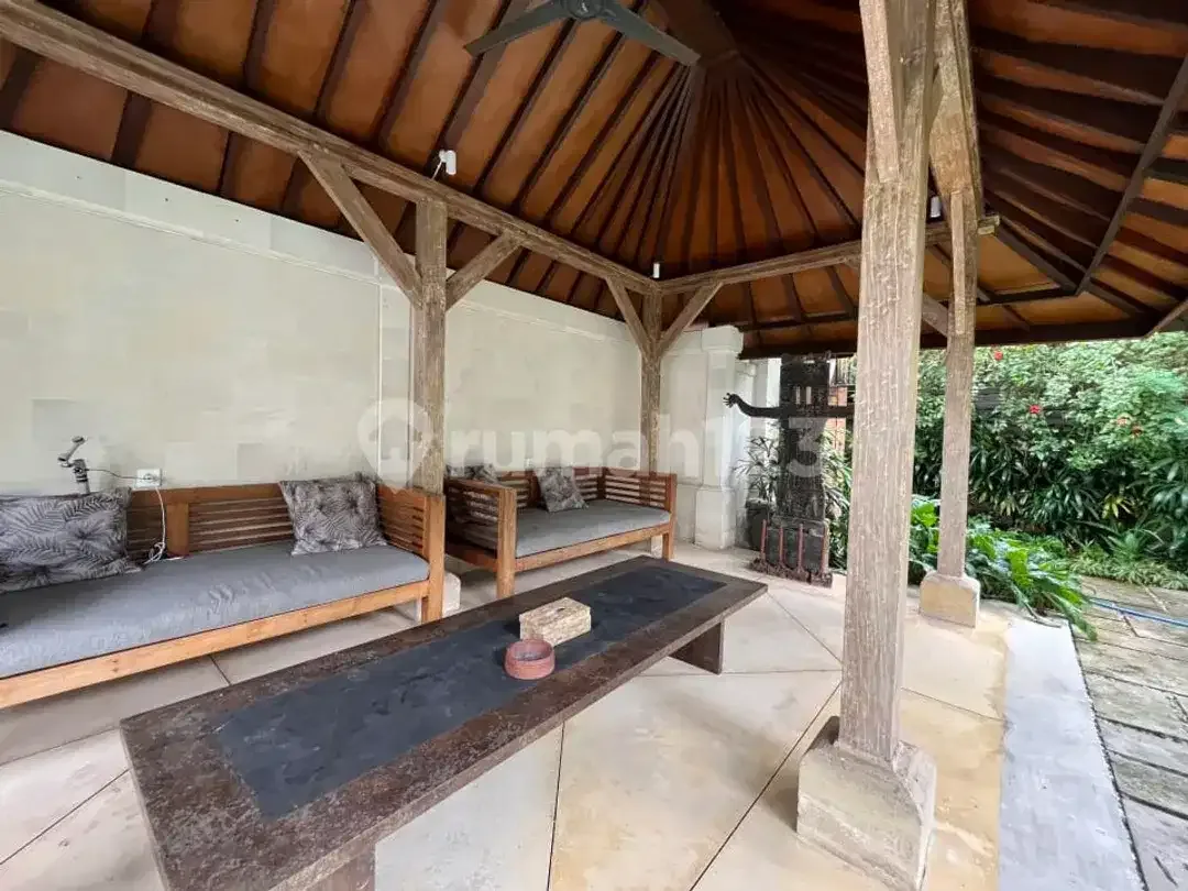 Balinese Luxury Villa 4Br - Seminyak, Bali Hanya 1Km Km Dari Pantai | Lokasi Prima untuk Hunian & Investasi Rental - Image 7 of 10