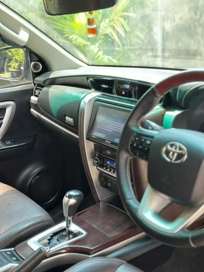 FORTUNER VRZ TRD 2017 MATIC DIESEL ASLI BALI LOW KM - Image 6 of 10