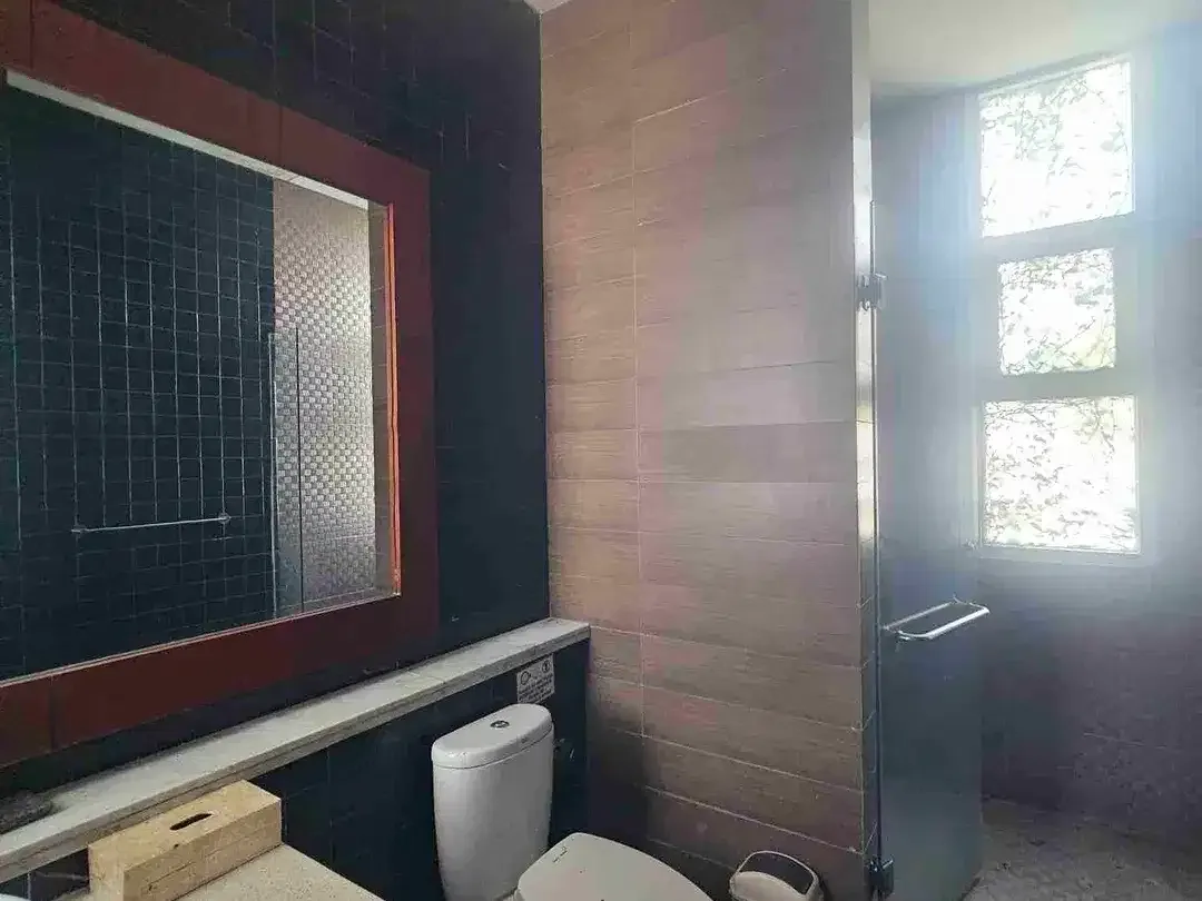 Tanah Komersial Bonus Bangunan ex Villa di Area Turis Seminyak Kuta - Image 6 of 7