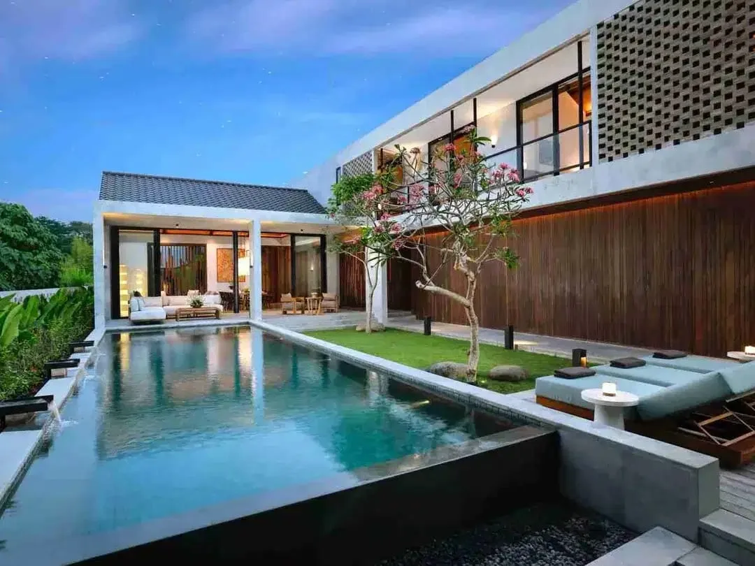 Vila Mewah 7 Kamar Dekat Pantai di Canggu Bali - Image 1 of 10