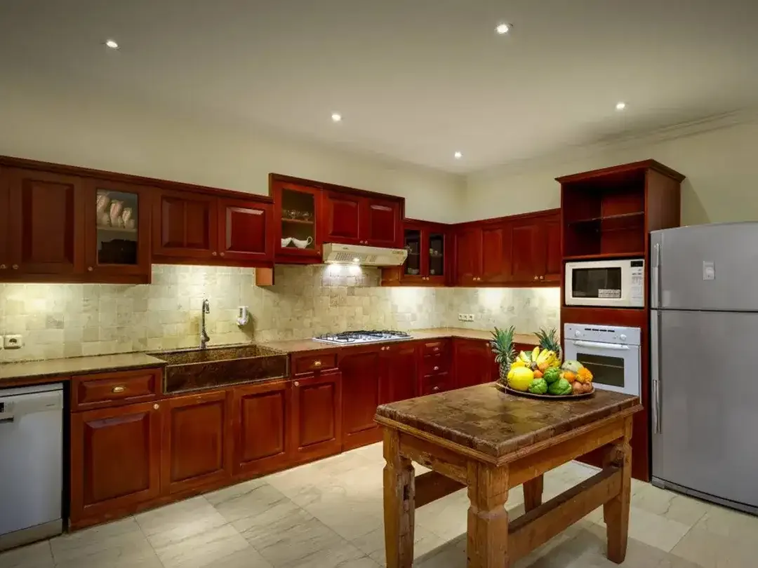 Leasehold - A Grand 7-Bedroom Luxury Retreat Surrounded by Nature - Image 6 of 10