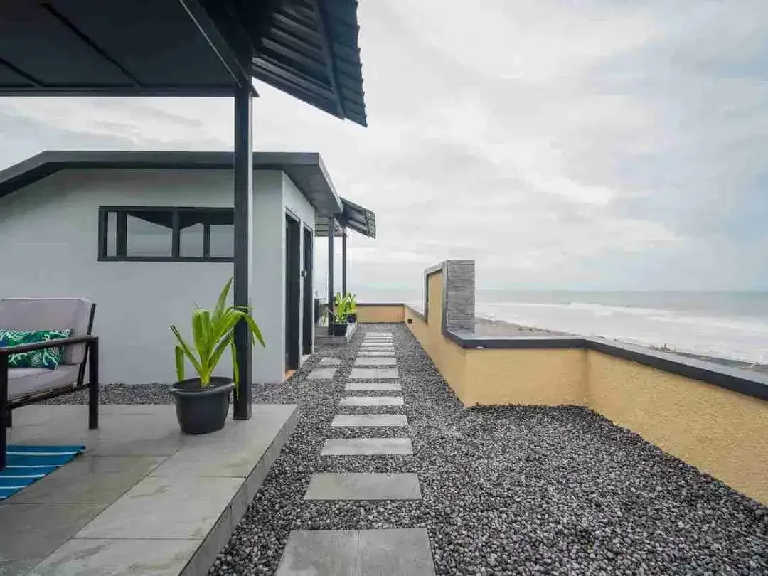 Villa Beachfront Tepi Pantai Modern Tropical, di Saba, Gianyar, Bali - Image 3 of 10