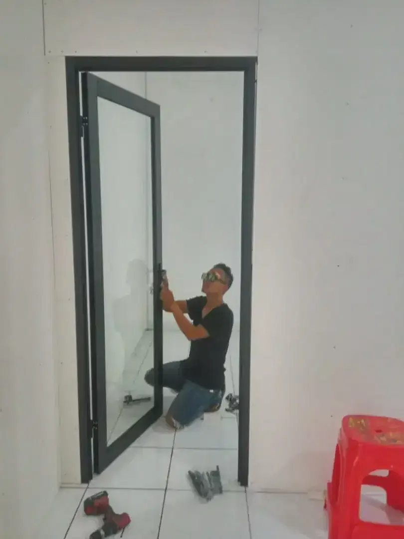 Pasang pintu kayu atau serpis - Image 2 of 10