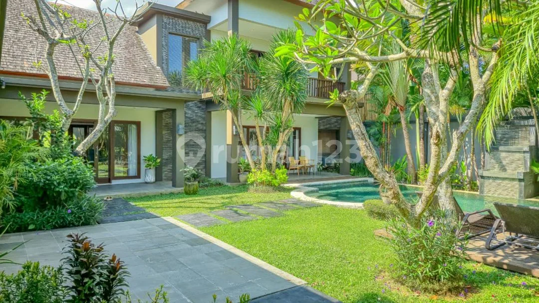 Villa Mewah 3 Kamar di Dekat Atlas Finns Beach Canggu Bali - Image 1 of 4