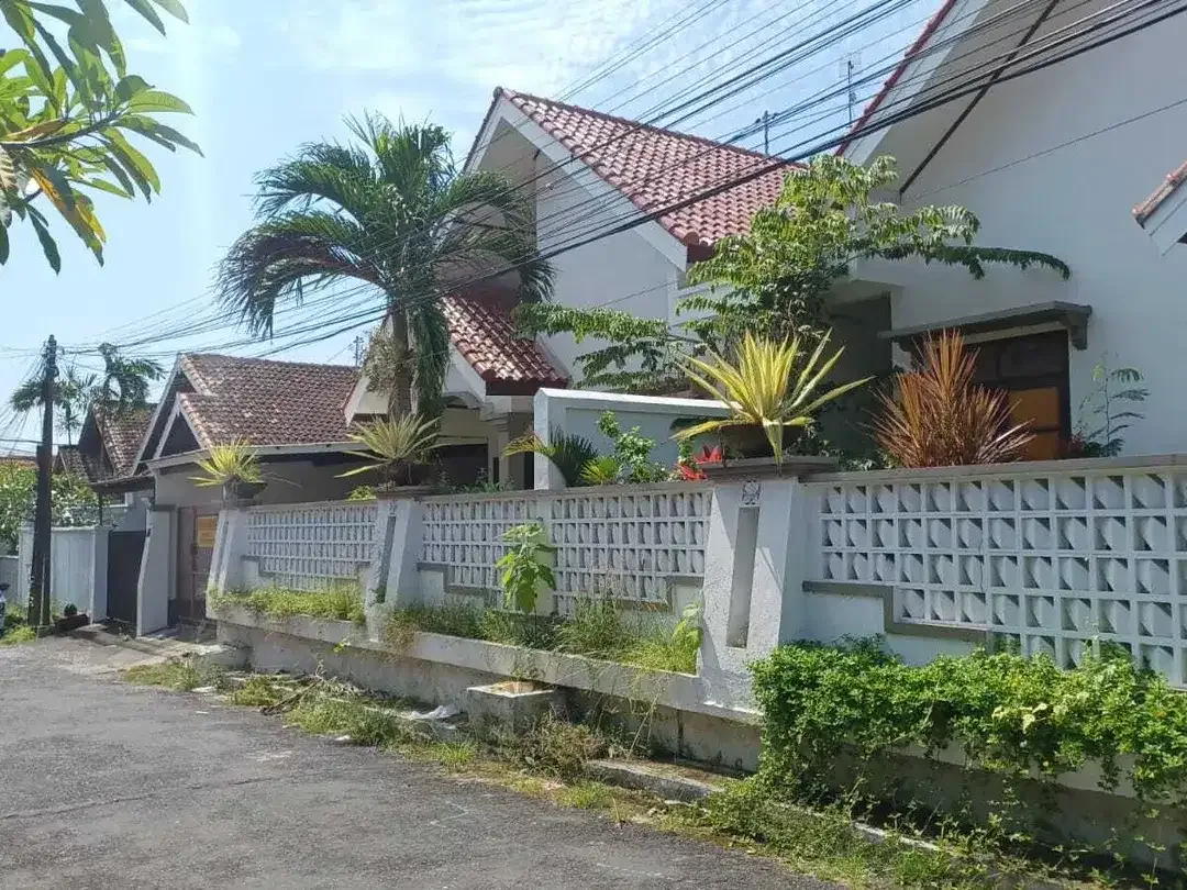Rumah Strategis Nuansa Utama Taman Griya - Image 2 of 10