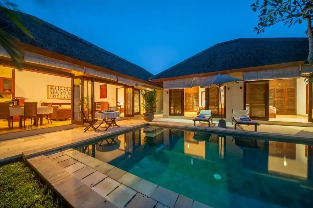 VILLA SEMINYAK JUAL CEPAT HITUNG TANAH SAJA KONDISI TERSEWA - Image 1 of 10