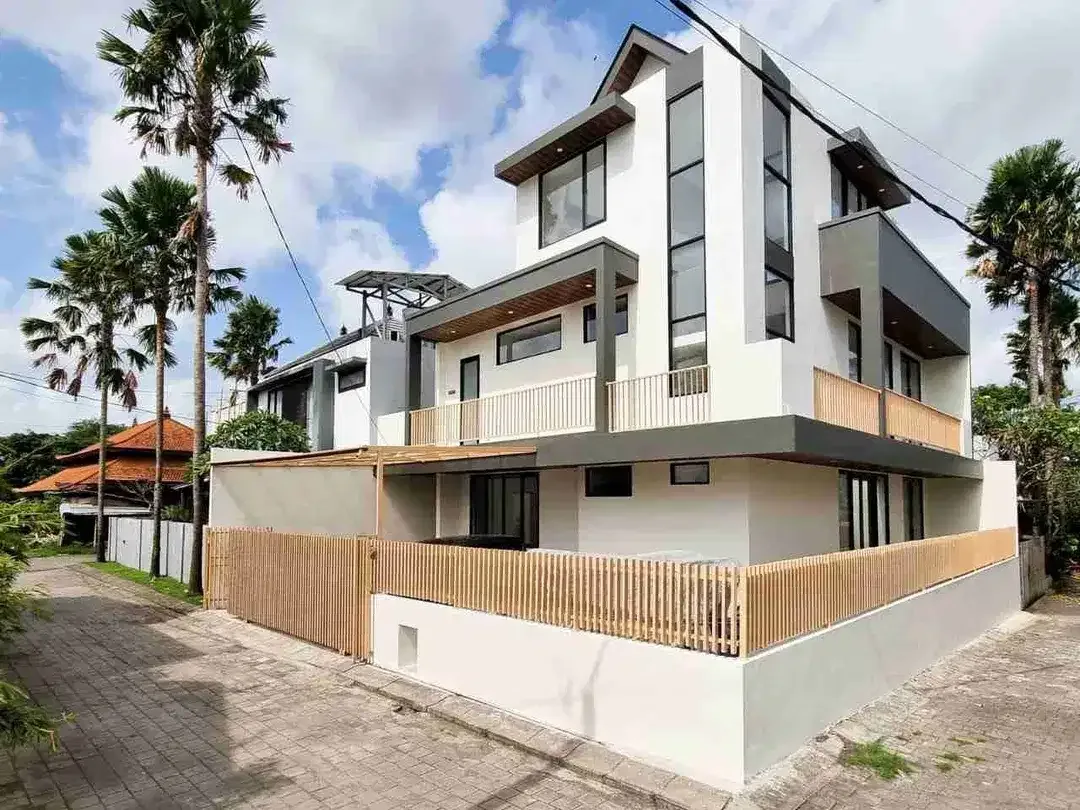 Rumah Modern 3 Lantai di Dalung - Dekat Canggu - Image 2 of 10