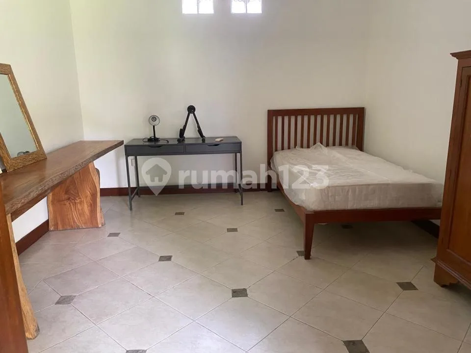 For Rent Hunian 3 Halaman Sangat Luas Kawasan Startegis Renon - Image 4 of 4