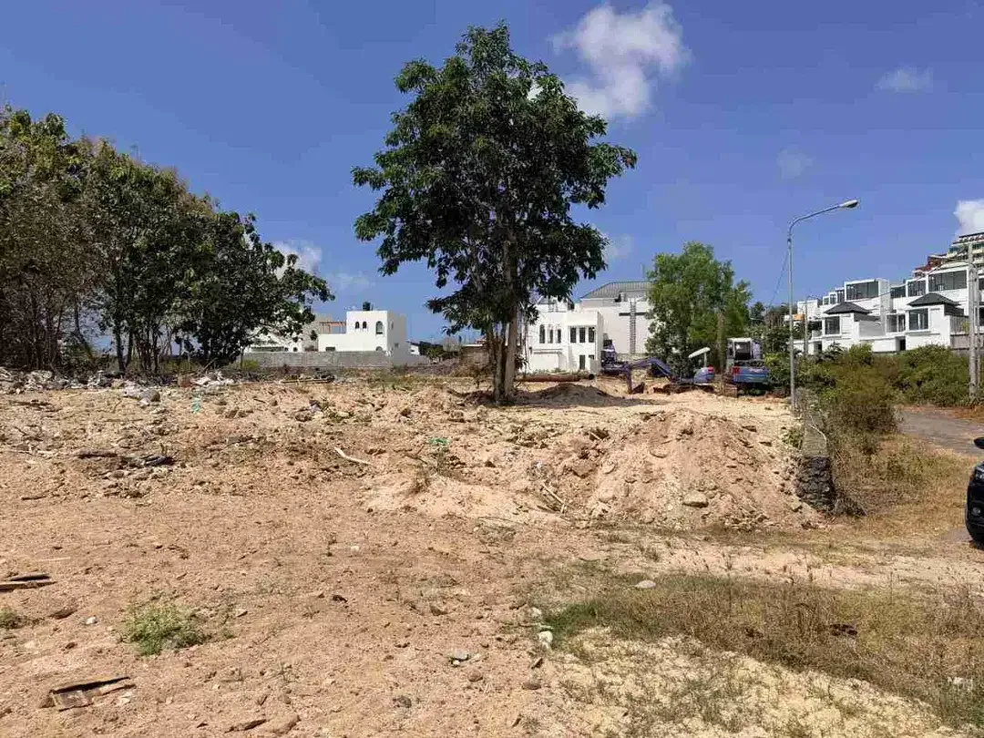 Tanah Jalan Dharmawangsa Nusa Dua, 325m², Harga Menarik di Bawah Pasaran - Image 1 of 3
