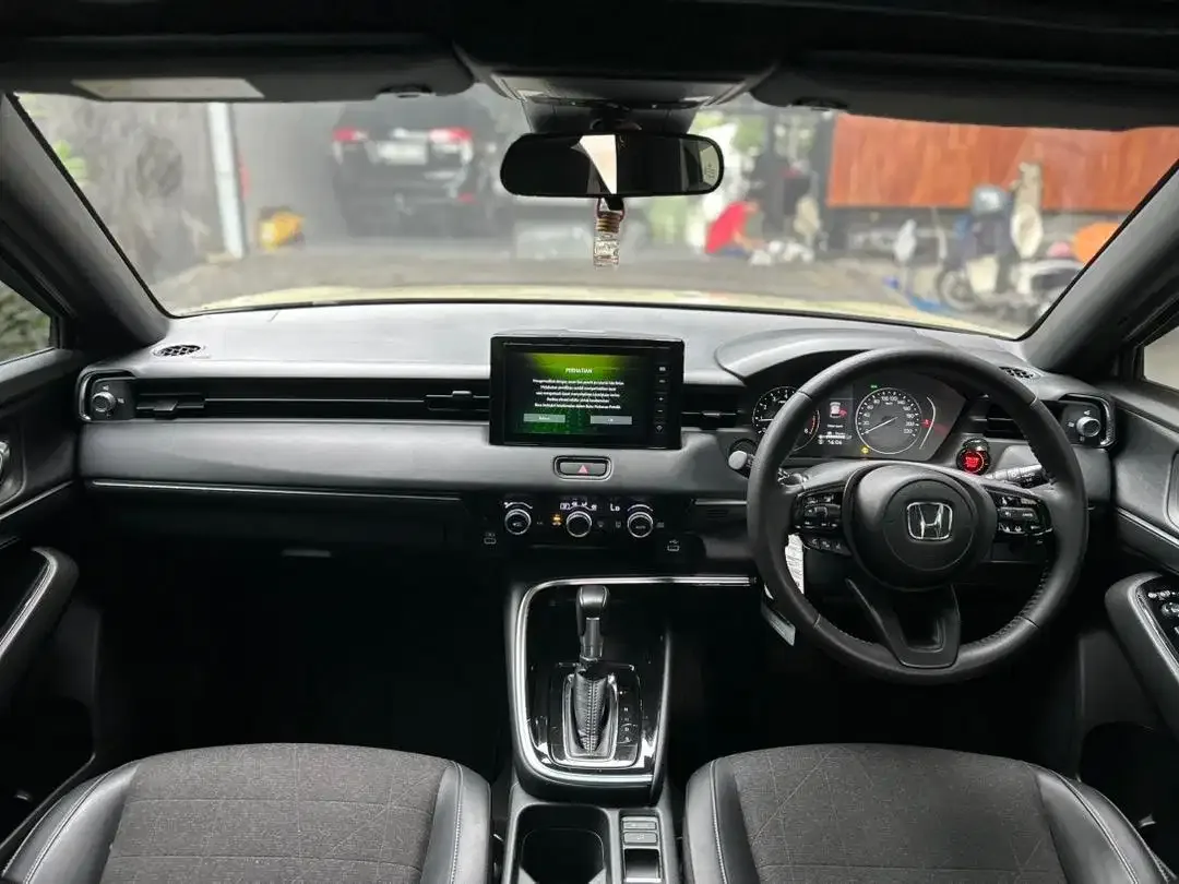 HRV SE 2023 NEW MODEL MATIC ASLI BALI LOW KM - Image 8 of 10