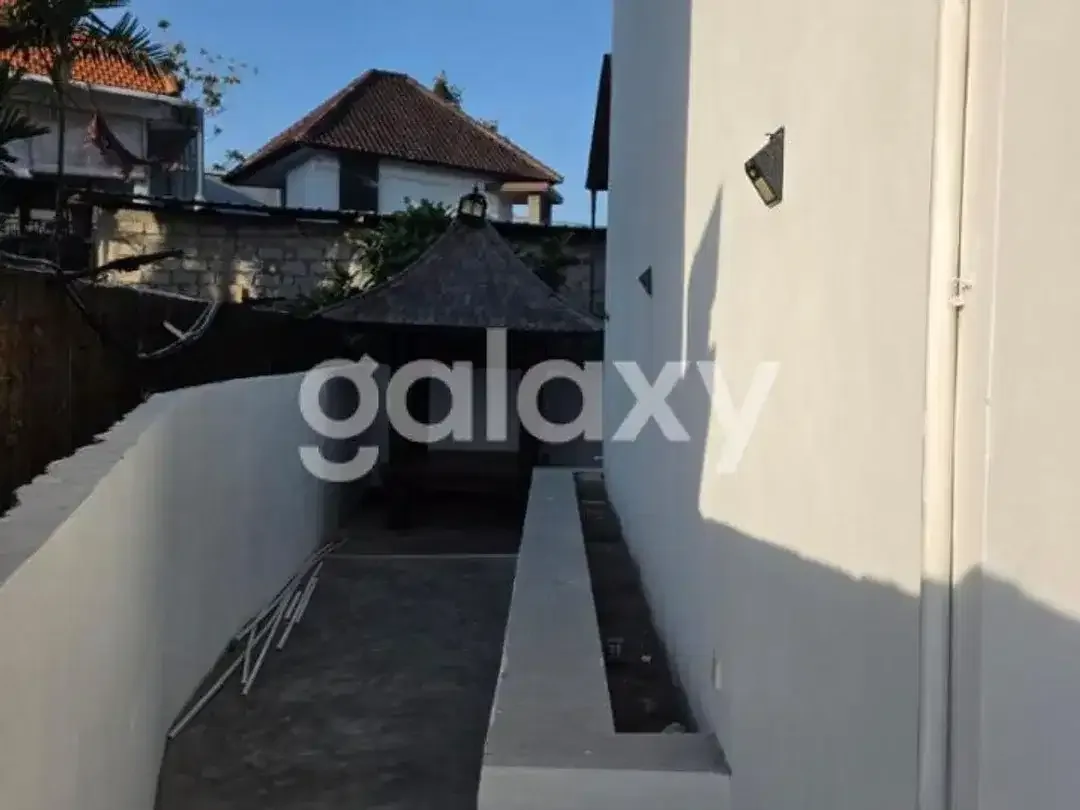 RUMAH SIAP HUNI 2 LANTAI DI TAMAN GRIYA JIMBARAN BADUNG, BALI - Image 10 of 10