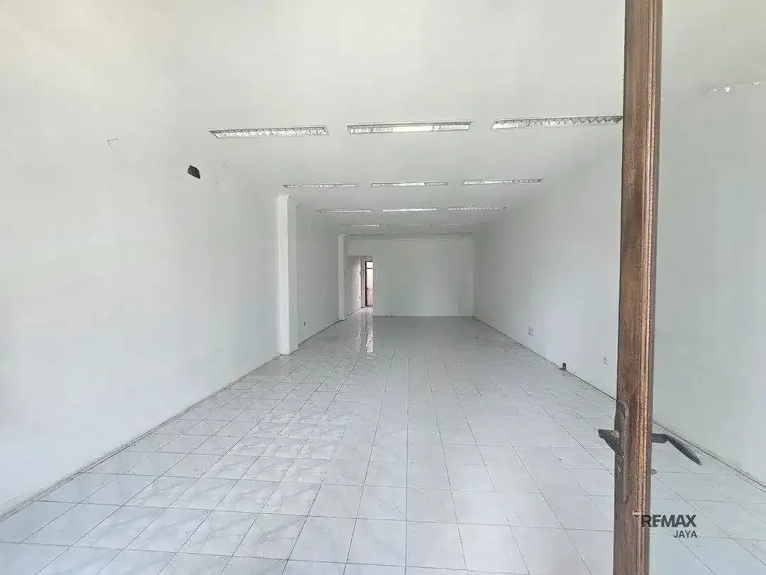 Ruko 3 Lantai Disewakan di Renon, Denpasar, Lokasi Strategis - Image 8 of 10