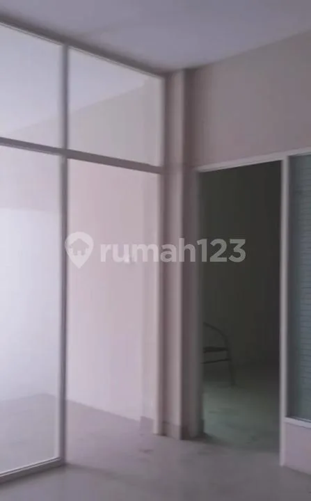 Dijual atau Disewakan Ruko 3 Lantai Strategis di Denpasar Barat - Image 2 of 4