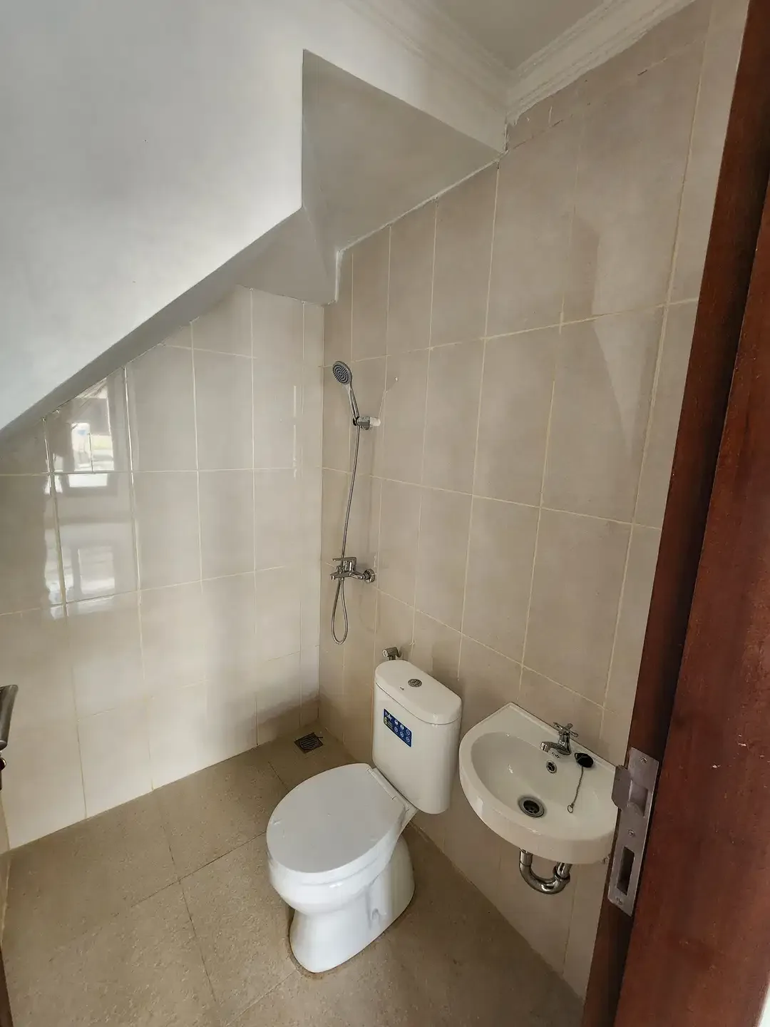 READY UNIT HUNIAN SEMI VILLA 3BR BEST INVESTMEN DI UNGASAN BALI - Image 6 of 8