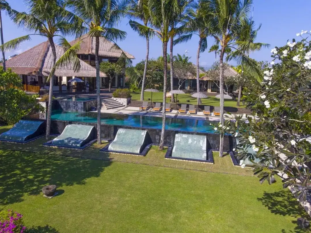 Freehold Luxury Ocean Front Villa in Canggu - Image 5 of 10