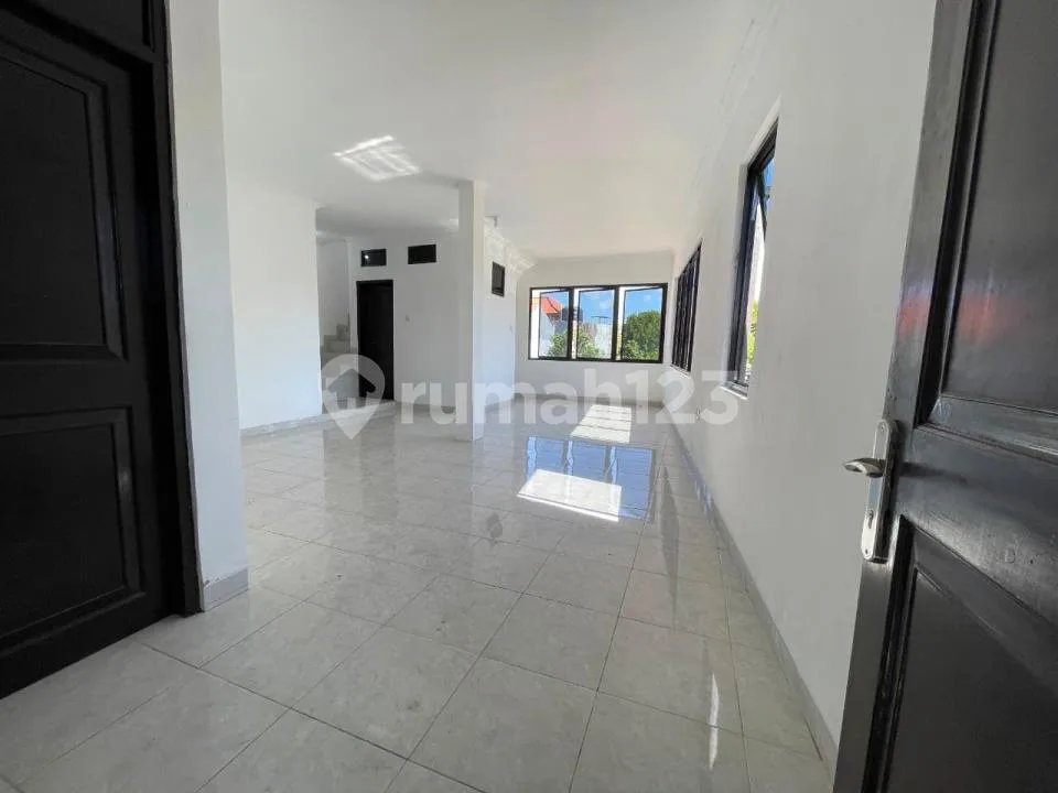 Dijual Rumah 3 Lantai Siap Huni di Jimbaran, Bali - Image 3 of 4