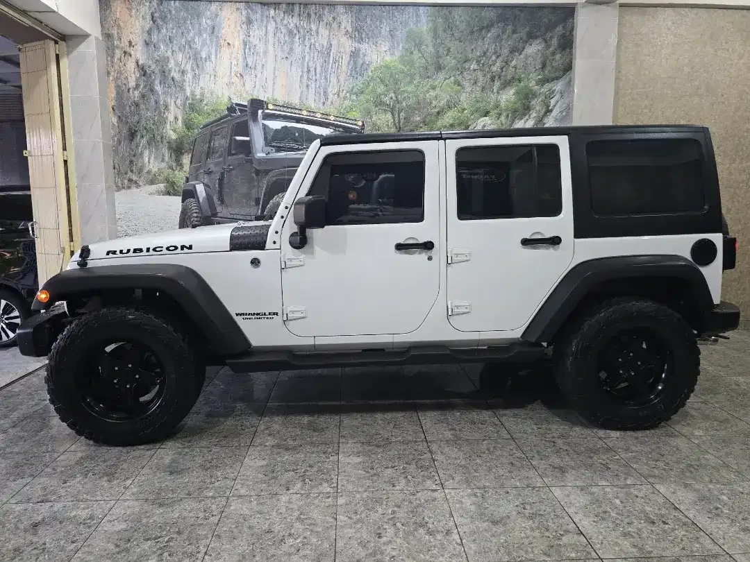 Jeep Wrangler Jk Sport tahun 2011 3.8 Facelif low Km 61rb - Image 2 of 7