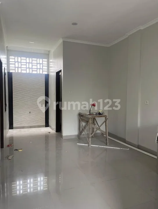 Rumah Dua Lantai Semi Furnished Batu Bulan Kangin - Image 4 of 4