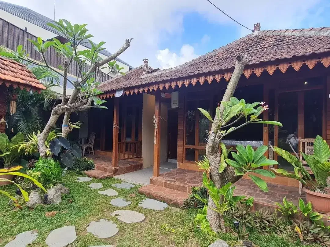 Rumah Nyaman Konsep Villa Disewakan di Renon, Denpasar Selatan - Image 1 of 10