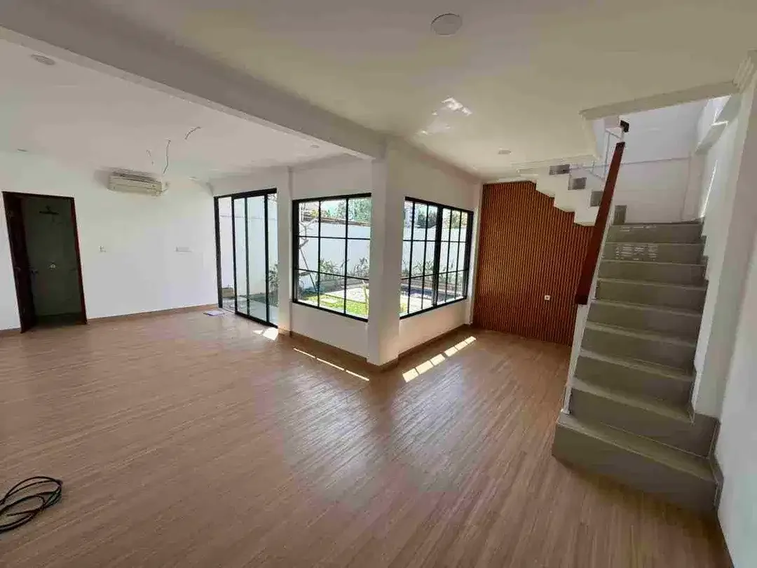 Dijual Vila Mewah & Menawan 3 Lantai dengan Kolam Renang, dan Pemandangan Indah di Cemagi Bali - Image 9 of 10