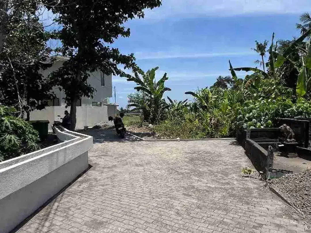 DIJUAL CEPAT TANAH SUPER PREMIUM STRATEGIS LOKASI BERADA DI LOD TUNDUH UBUD GIANYAR BALI. LINGKUNGAN PRIVATE VILLA LAHAN INI SANGAT COCOK DI KAVLING VILLA / DI BUAT KOMPLEKS VILLA / DI BANGUN HOTEL - Image 1 of 10