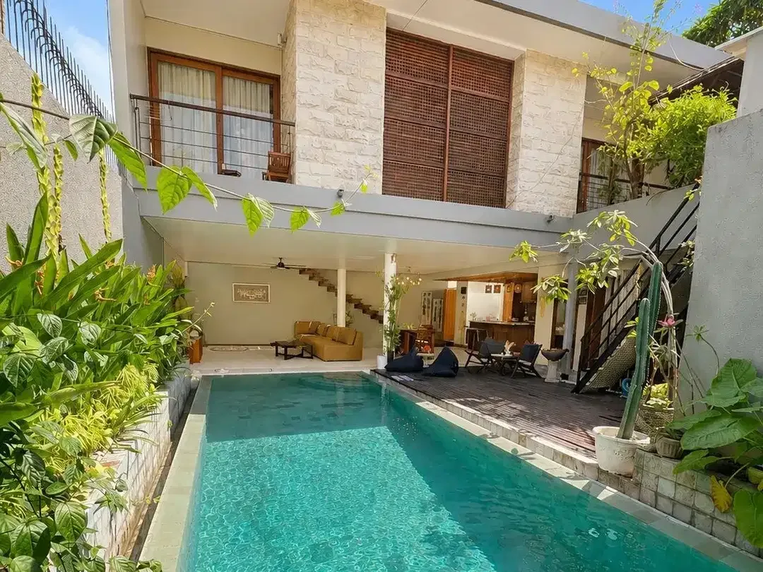 FOR SALE VILLA MODERN TROPIS PREMIUM LOKASI DEKAT NOOK DAN REVOLER UMALAS - Image 2 of 10