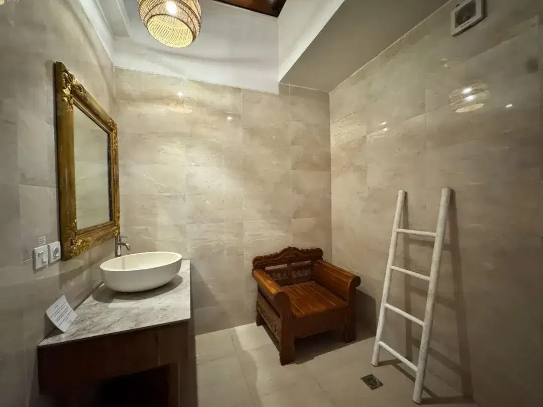 DIJUAL CEPAT VILLA MEWAH DI BUMBAK, UMALAS - BALI - Image 7 of 10