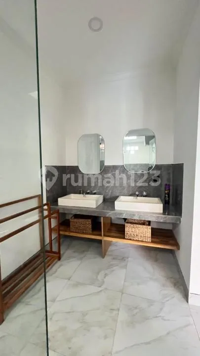 Disewakan Villa Private 2 Kamar Lokasi Strategis di Krobokan - Image 2 of 4
