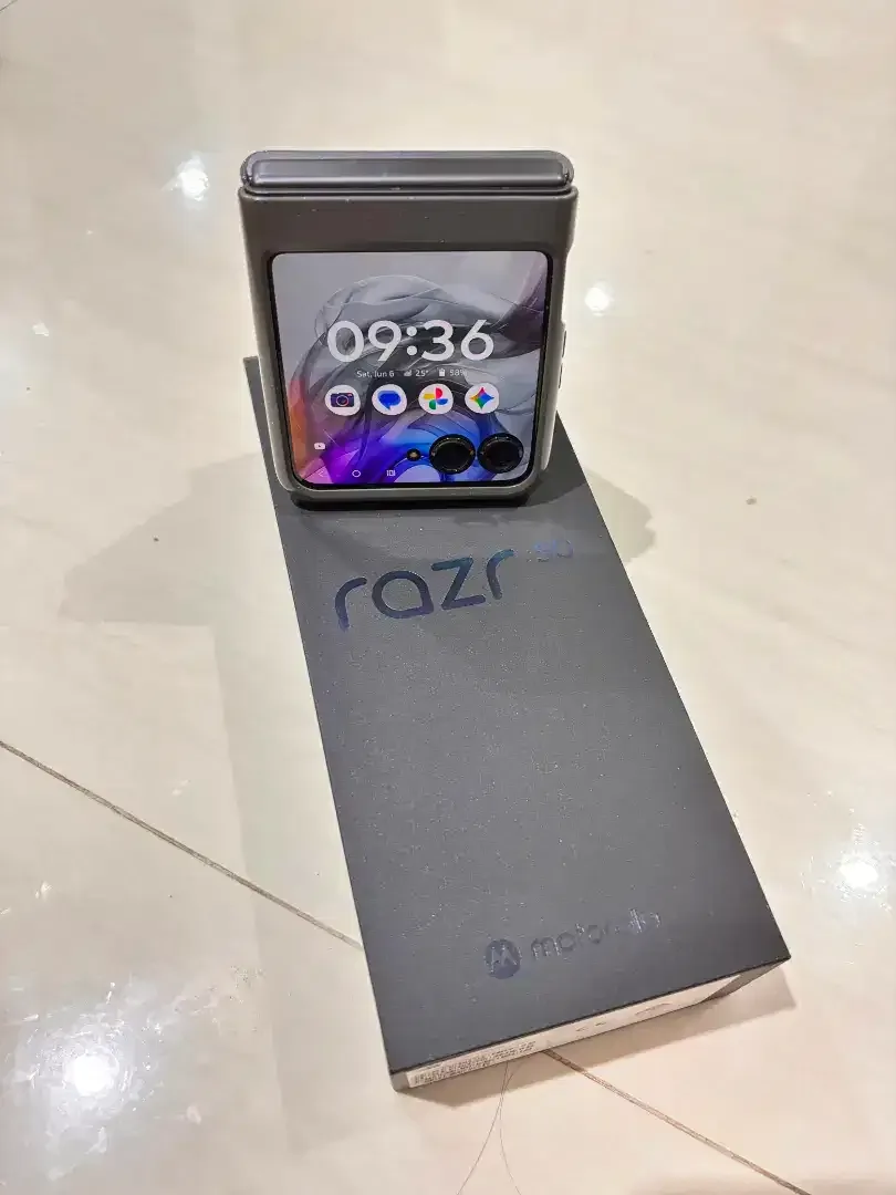 Motorola RAZR 50 - Image 2 of 5