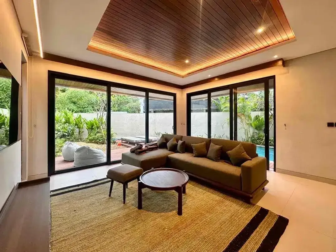4 BEDROOMS MODERN COMTENPORARY ARCHITECTURAL STRUCTURE 1,5 KM TO THE BEACH STRATEGIC AND PRIME LOCATION AT BATU BOLONG CANGGU - Image 5 of 10
