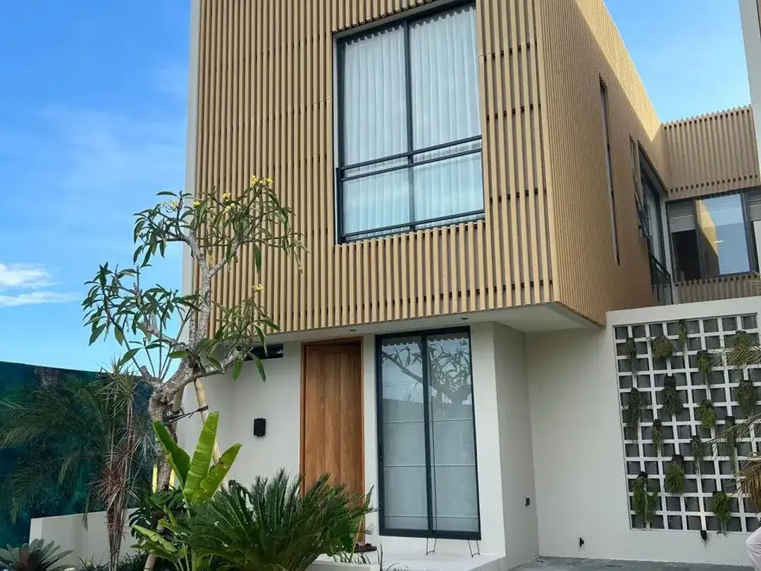 Villa dijual dalam kompleks depan hotel Intercon Jimbaran - Image 1 of 10