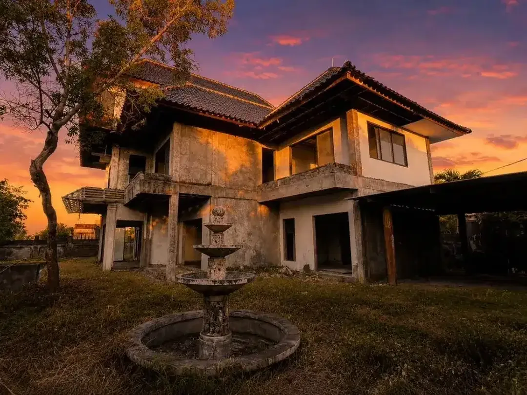 Rare Investment Opportunity: 927 sqm Freehold Ocean View Land with Unfinished 5-Bedroom Villa in Prestigious Nusa Dua - Image 4 of 10