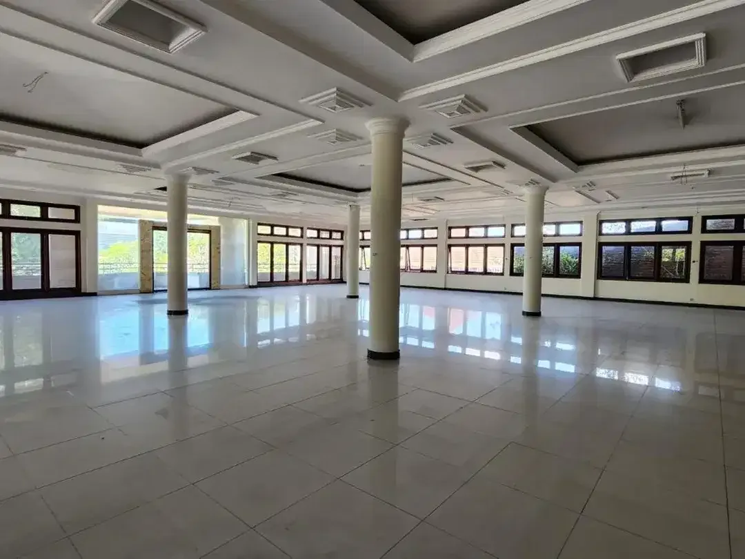 Gedung komersial strategis di kawasan Cokroaminoto, dijual/disewakan. - Image 1 of 8