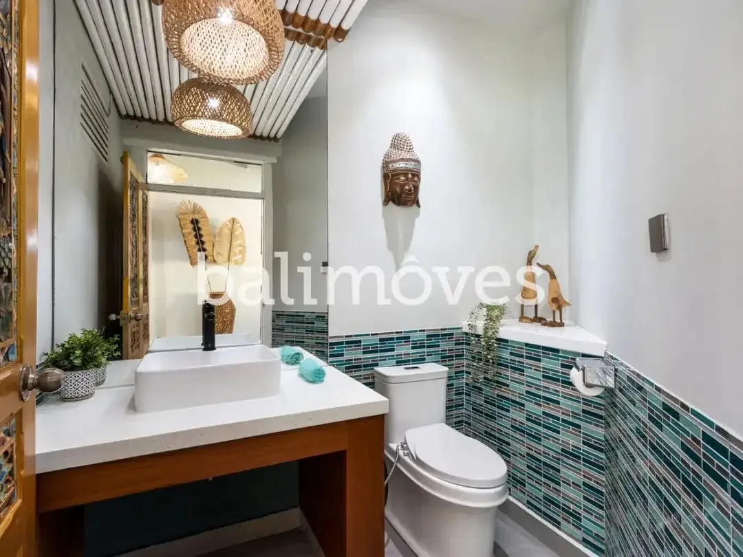 Vila Dua Kamar Tidur yang Indah, Terang, dan Modern di Kawasan Pantai Sanur - Image 7 of 10