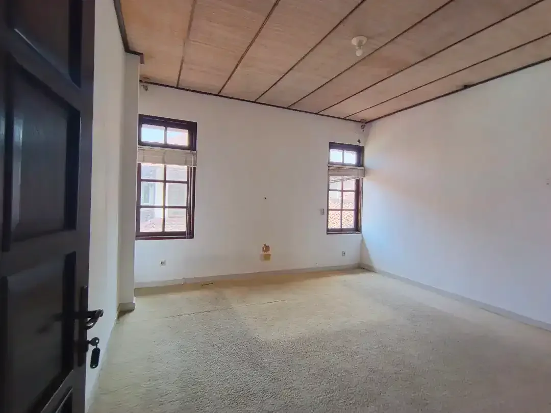 DISEWA VILLA 4BR SANUR –RUANGAN LUAS| SHARED BIG POOL|PAVILIUN OUTDOOR - Image 10 of 10