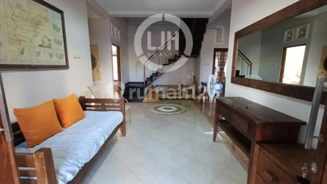 House For Lease In Kerobokan, Close To Petitenget, Batu Belig & Teuku Umar Barat - Image 1 of 4
