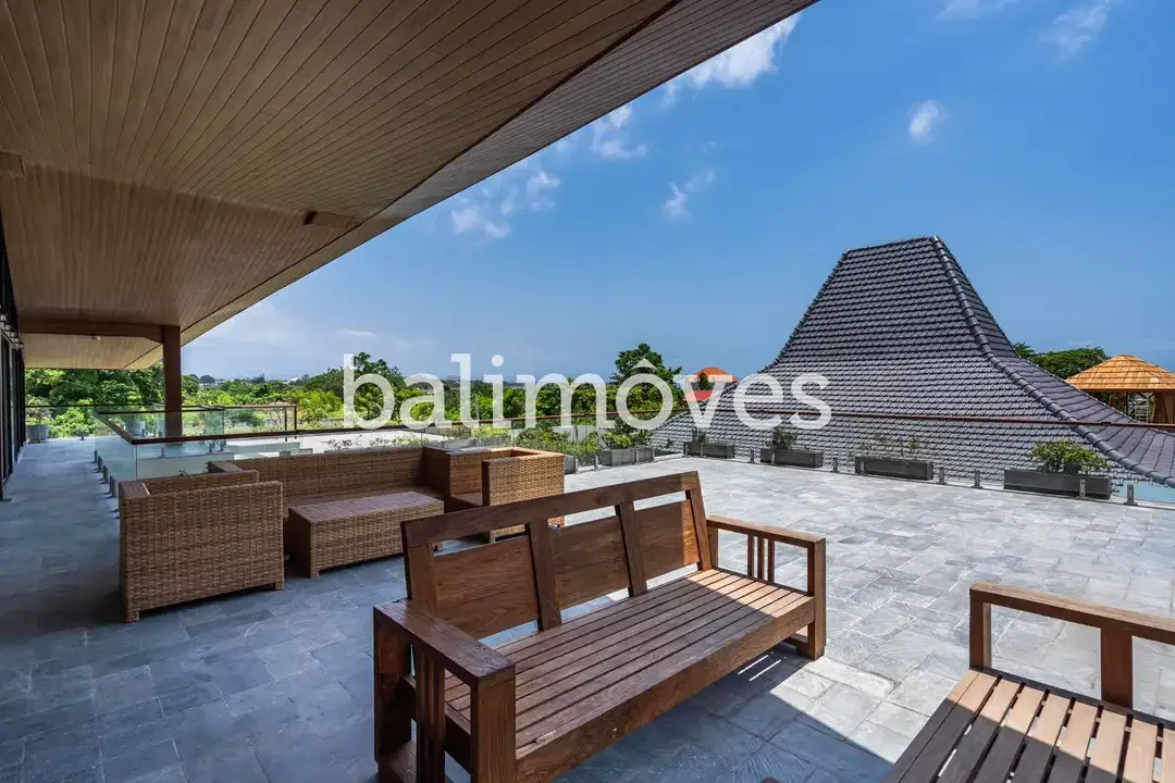 Vila Baru Dengan Luas 1000m2 Empat Kamar Tidur Di Tepi Pantai Sanur - Image 3 of 10