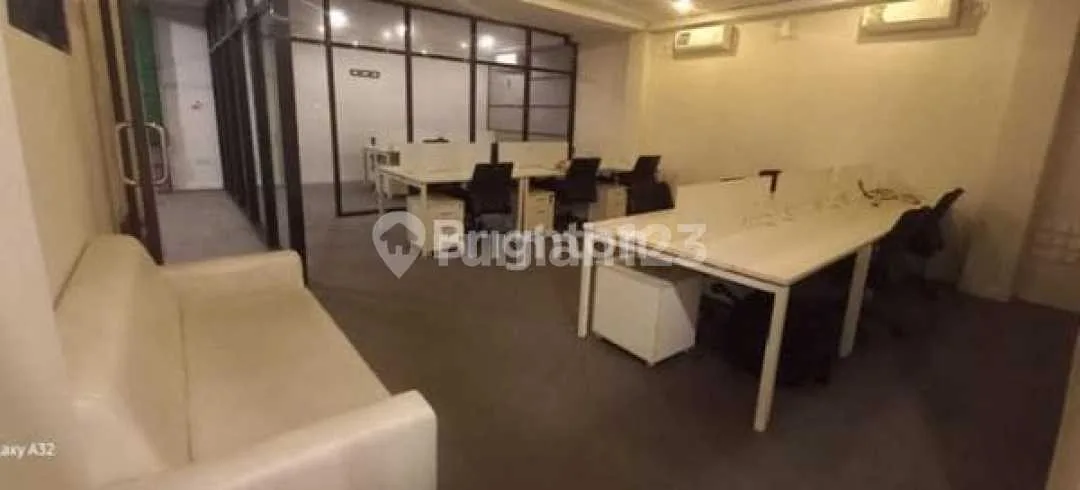 Ruko Strategis Kuta, 3 Lantai Fully Furnished - Image 4 of 4