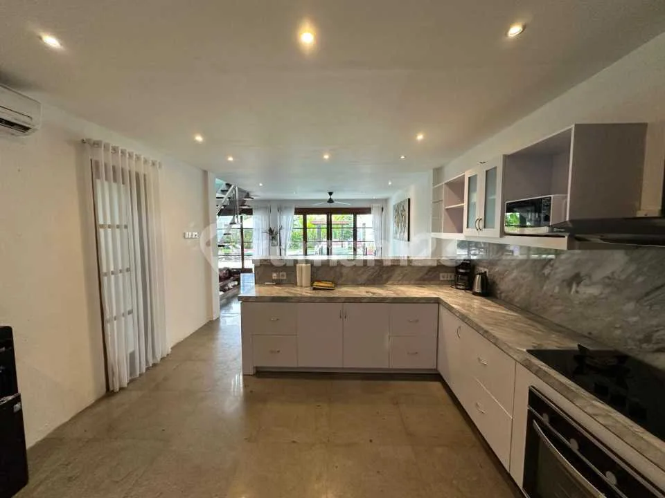 LT 409MÂ² di Seminyak Itu Langka, Apalagi Sudah Berdiri Villa Fully Furnished + Swimming Poll, Siap Huni/Disewakan - Bali - Image 2 of 4
