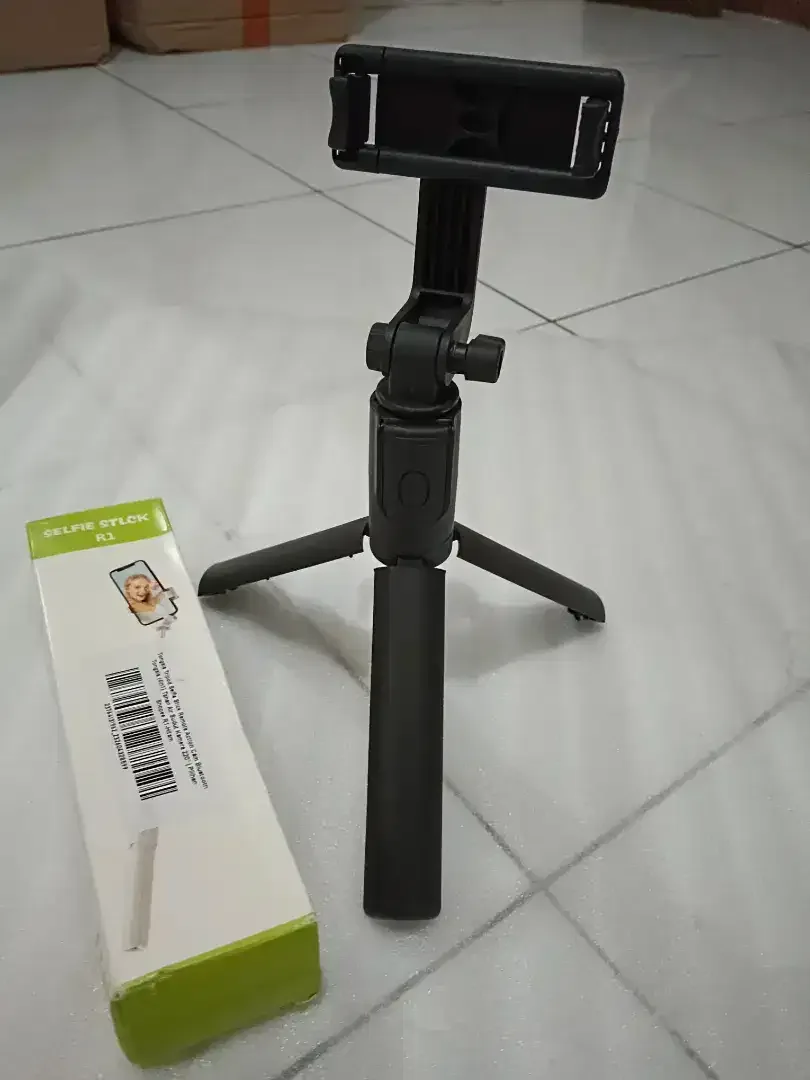 35rb BARU-Tongsis Tripod Selfie Stick Remote Camera Bluetooth 4in1 - Image 1 of 4