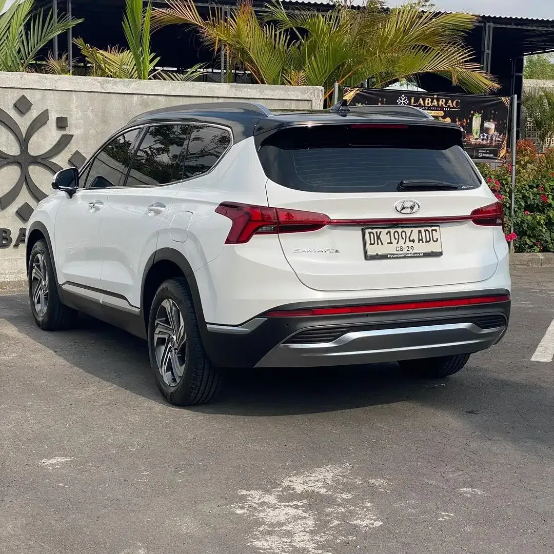 Hyundai Santafe Signature 2.5 AT Bensin - 2023 - Image 4 of 10